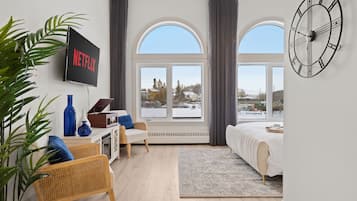 1 habitación, tabla de planchar con plancha, wifi gratis y ropa de cama