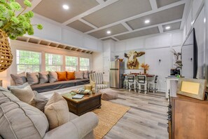 Smart-TV, peis og bøker