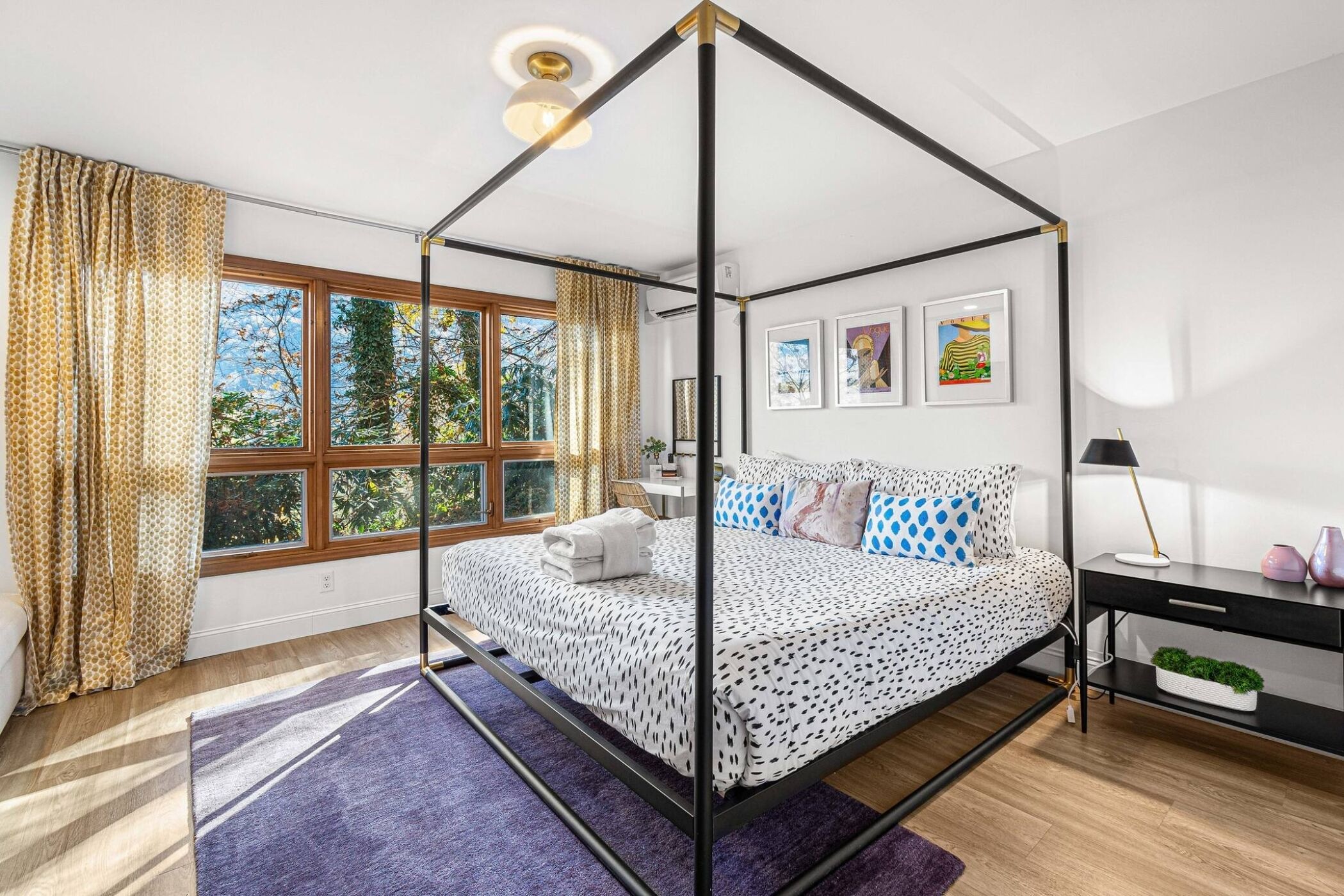 4 bedrooms, iron/ironing board, free WiFi, bed sheets