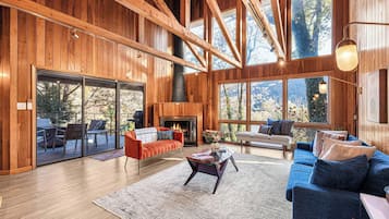 Peis, DVD-spiller og stereoanlegg