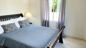 3 bedrooms, desk, iron/ironing board, travel crib