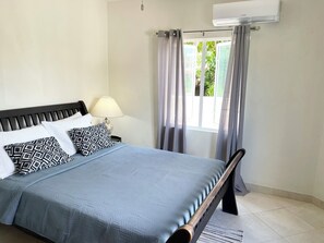 3 bedrooms, desk, iron/ironing board, travel cot - Ocean View 3-bedroom Villa Apartment w/ Pool – Walk to Surf & Ocean (Christ Church)