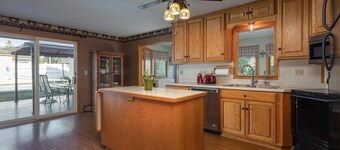 Pool house in the heart of Starbuck 3min drive to Lake Minnewaska/Starbuck Beach