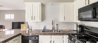 Immerse yourself in the rich, vibrant Dallas culture in this cozy urban getaway.