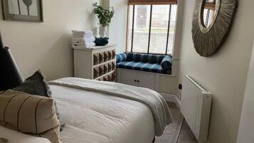 1 bedroom, desk, iron/ironing board, WiFi