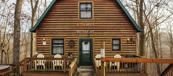 Ethan's Retreat:  Cozy cabin getaway w/hot tub, private & pet-friendly!