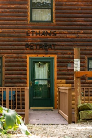 Exterior detail - Ethan's Retreat: Cozy cabin getaway w/hot tub, private & pet-friendly! (Killbuck)