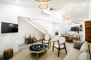 TV - Newly Renovated, Beachfront, 3 bed Condo on Exclusive Langosta Beach! (Tamarindo, Guanacaste Province)