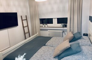1 Schlafzimmer, Schreibtisch, Bügeleisen/Bügelbrett, Reisekinderbett