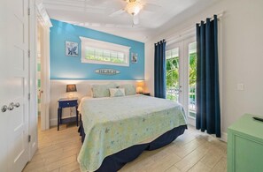 4 bedrooms, iron/ironing board, free WiFi, bed sheets - Relax by the heated pool, beach gear, walk to beach! (Holmes Beach)