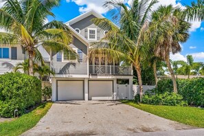 Exterior - Relax by the heated pool, beach gear, walk to beach! (Holmes Beach)