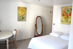 4 bedrooms, iron/ironing board, travel crib, free WiFi - Provence, peaceful house, countryside, swimming pool, between Lubéron -Avignon -Mt Ventoux (Monteux)