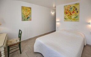 4 bedrooms, iron/ironing board, travel cot, free WiFi - Provence, peaceful house, countryside, swimming pool, between Lubéron -Avignon -Mt Ventoux (Monteux)