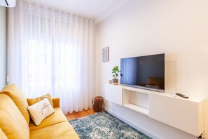 TV - Crocodile House III (Oporto)