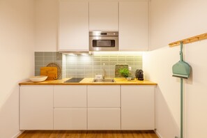 Fridge, microwave, oven, coffee/tea maker - Crocodile House III (Oporto)