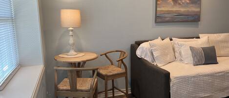 1 室のベッドルーム、WiFi (無料)、ベッドシーツ