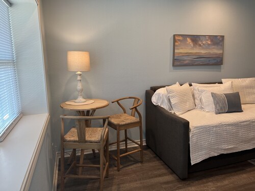 Charming Studio with Pool & Beach Access