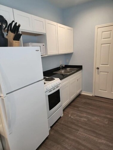 Charming Studio with Pool & Beach Access