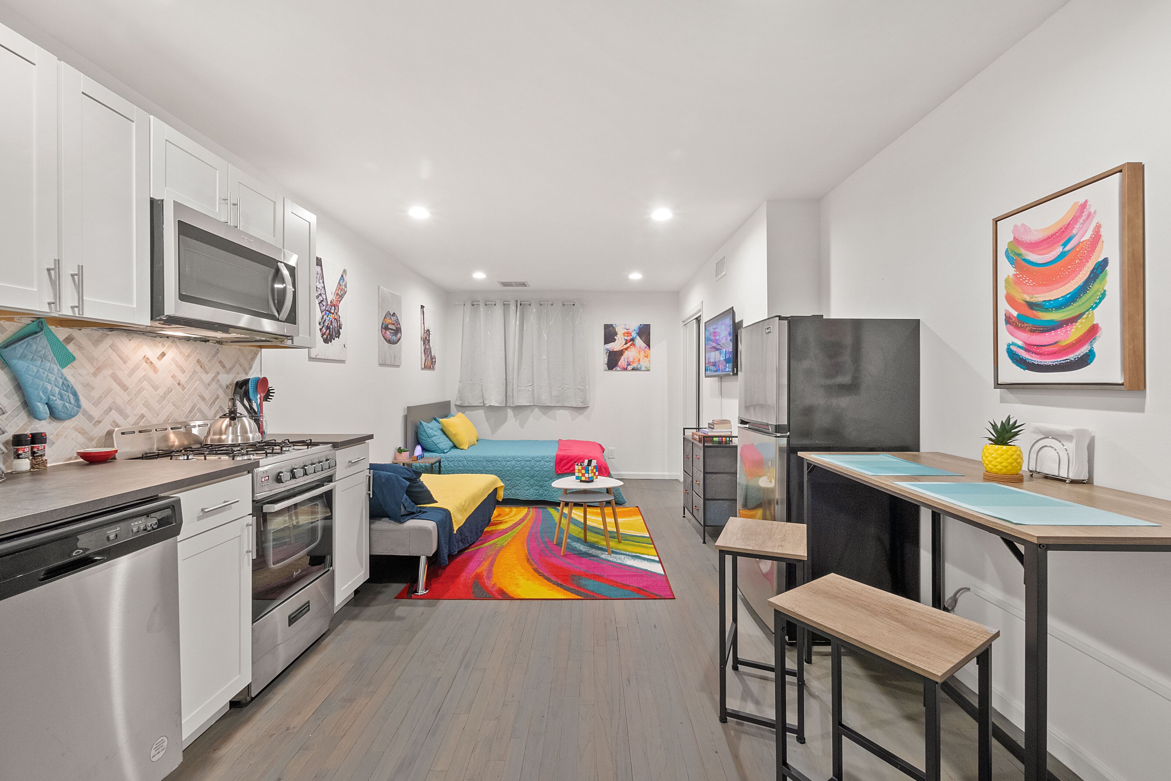 Bright & Cozy Studio Near PATH!