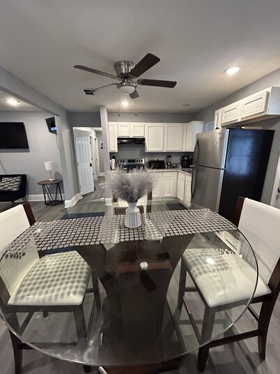 Cozy Home, fully fenced  with huge back yard