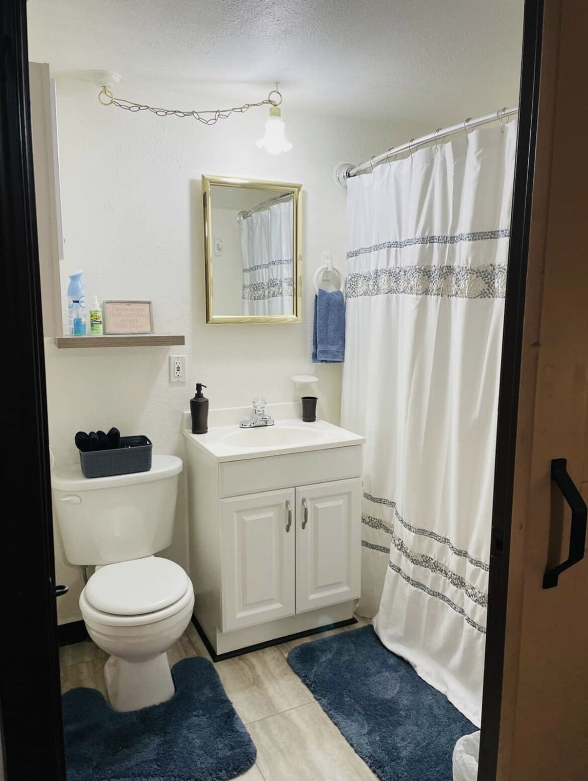 Family House | Bathroom