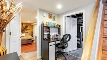 3 habitaciones, caja de seguridad en la habitación y escritorio