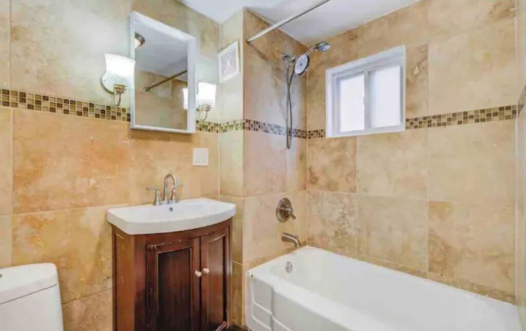 Towels, soap, shampoo, toilet paper