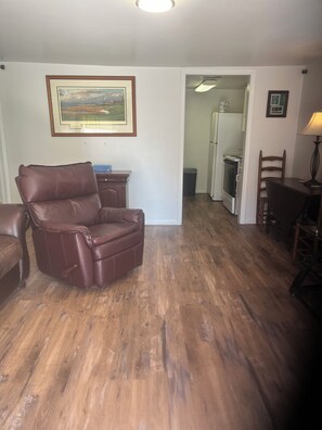 Smart TV, chimenea y estéreo 