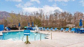 Indoor pool, outdoor pool - Pigeon Forge | Smoky Mountain Stay | Pool & Mountain Fun (Pigeon Forge)