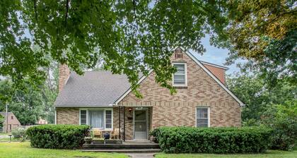 Huge 1960s Style Family and Pet Friendly Home