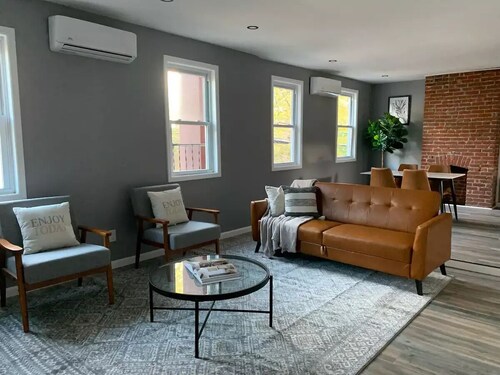 Spacious 2-Bedroom Apartment close to Manhattan #2