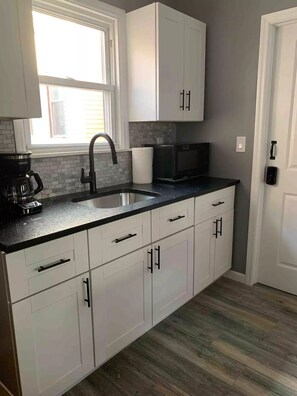 Private kitchen - Spacious 2-Bedroom Apartment close to Manhattan #2 (Jersey City)