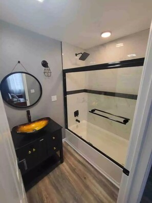 Bathroom - Spacious 2-Bedroom Apartment close to Manhattan #2 (Jersey City)