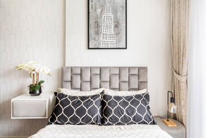 2 chambres, coffre-fort, fer et planche à repasser