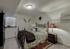 2 عدّة غرف نوم ومكواة/لوح كي وسرير سفر وواي فاي مجانًا