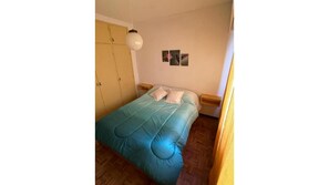 1 bedroom, desk, free WiFi, bed sheets