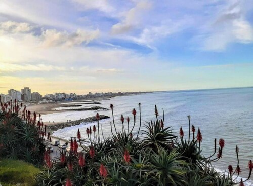 Excellent apartment on a high floor in the city just 200 meters from the beach.