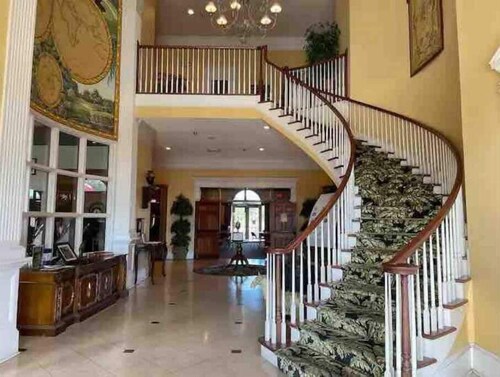 Beautiful 2-bed 2-bath condo on golf course