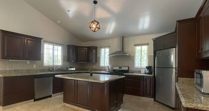 House in Santa Clara with pool, near the beach!