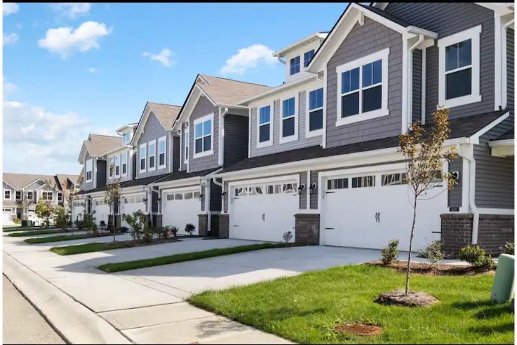 Gorgeous 3 Bedroom 2.5 Bath Townhome