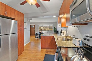 Design Apartment | Private kitchen | Fridge, microwave, oven, stovetop - Scenic 1BR APT in Arlington Heights (Arlington Heights)