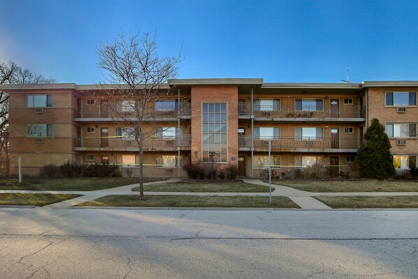 Front of property - Scenic 1BR APT in Arlington Heights (Arlington Heights)