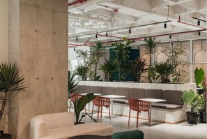 Dining - Private Balcony + Jacuzzi + AC +Deluxe - Wake 311 (Medellín)