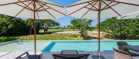 حمّام سباحة مُدفَّأ