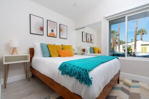 4 chambres, matelas mémoire de forme, bureau, fer et planche à repasser