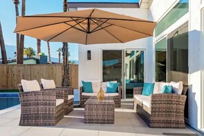 Terrace/patio - Newly Renovated Luxury Home/Large Pool/Views. (Palm Springs)