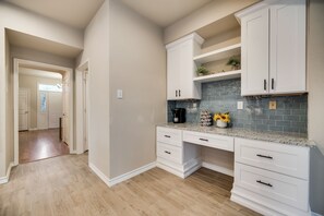 Interior - Texas Size 5Bed 3.5Bath, Heated Spa, Pool (Plano)