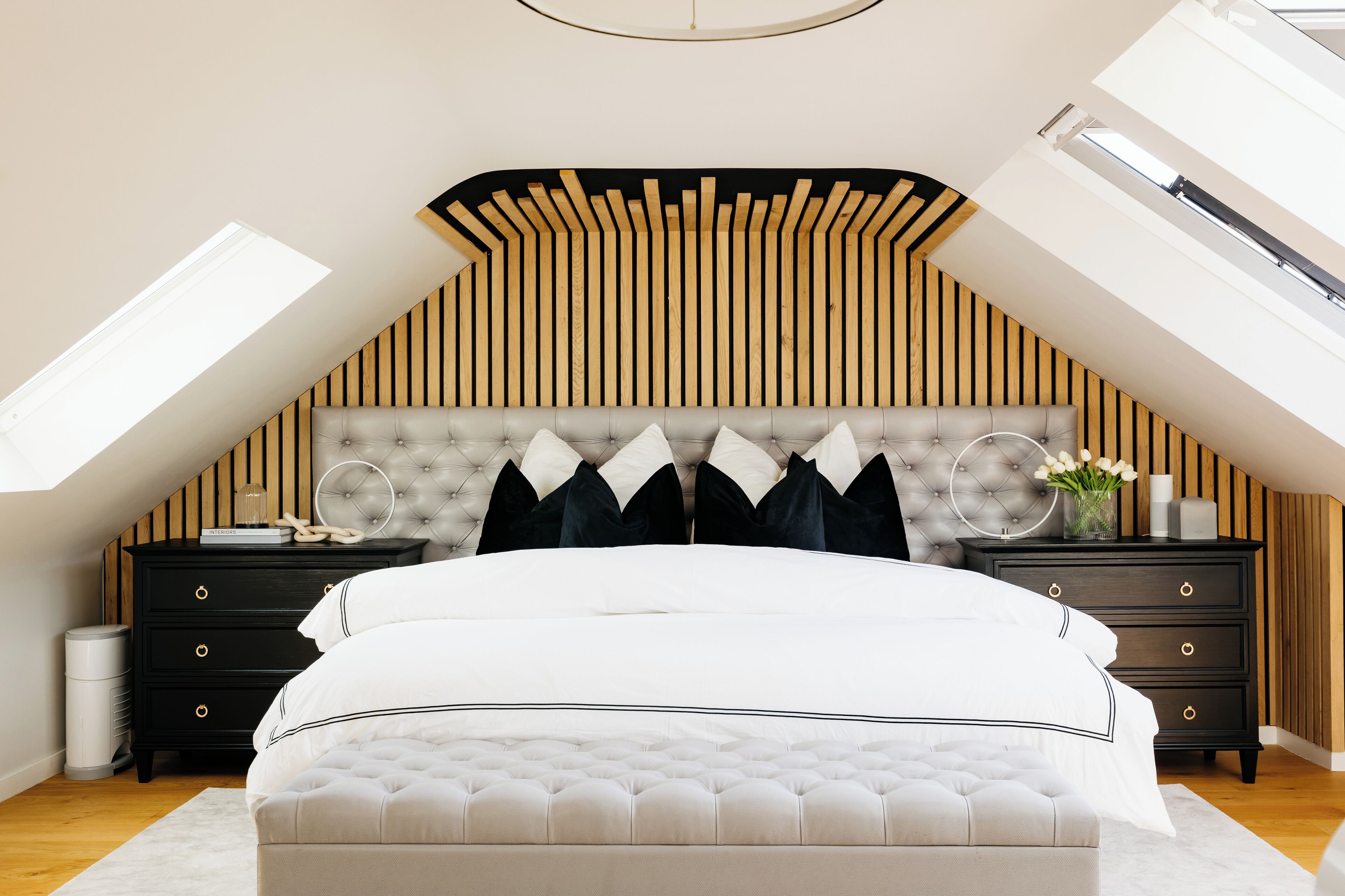 3 slaapkamers, een bureau, een strijkplank/strijkijzer, reisbedje