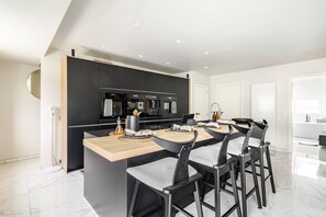 Dining - The Edgewater Suites RIVERSIDE (Namur)