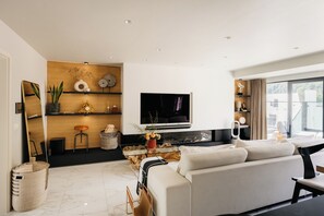 Interior - The Edgewater Suites RIVERSIDE (Namur)